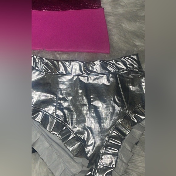 Silver ruffles shorts - Picture 1 of 2